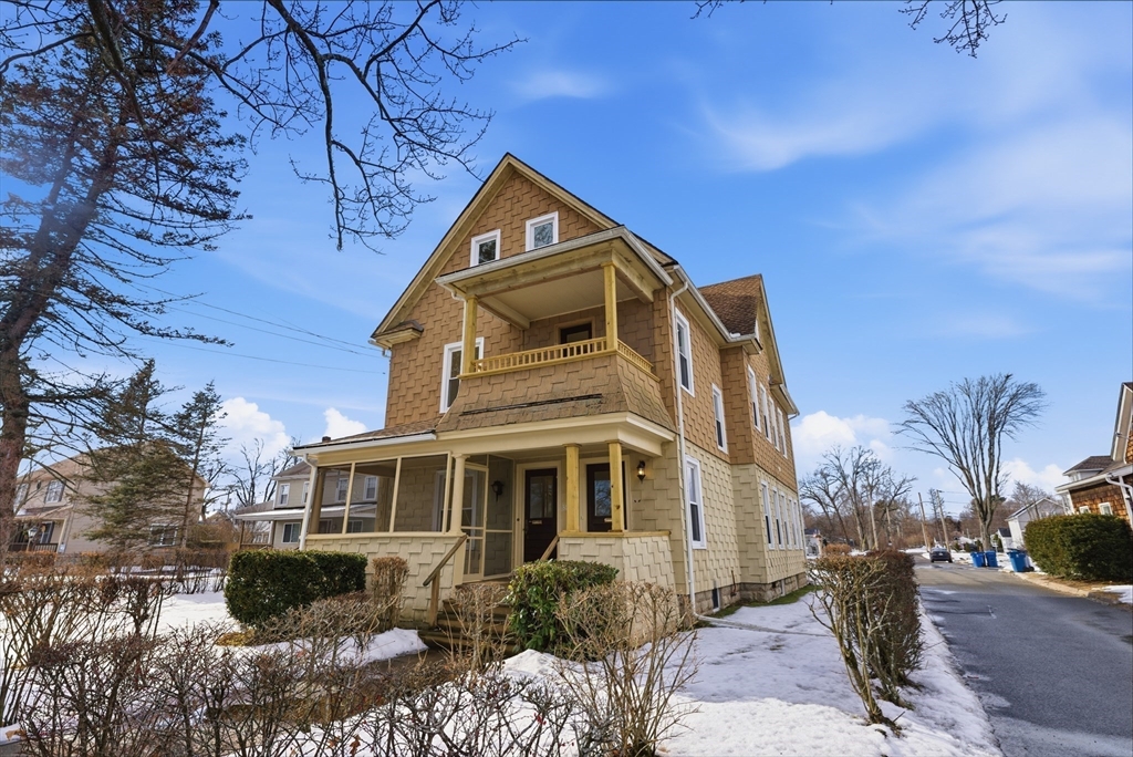 33 North Blvd, West Springfield, Massachusetts, 3 Bedrooms Bedrooms, 5 Rooms Rooms,1 BathroomBathrooms,Residential Lease,For Rent,North Blvd,73496510