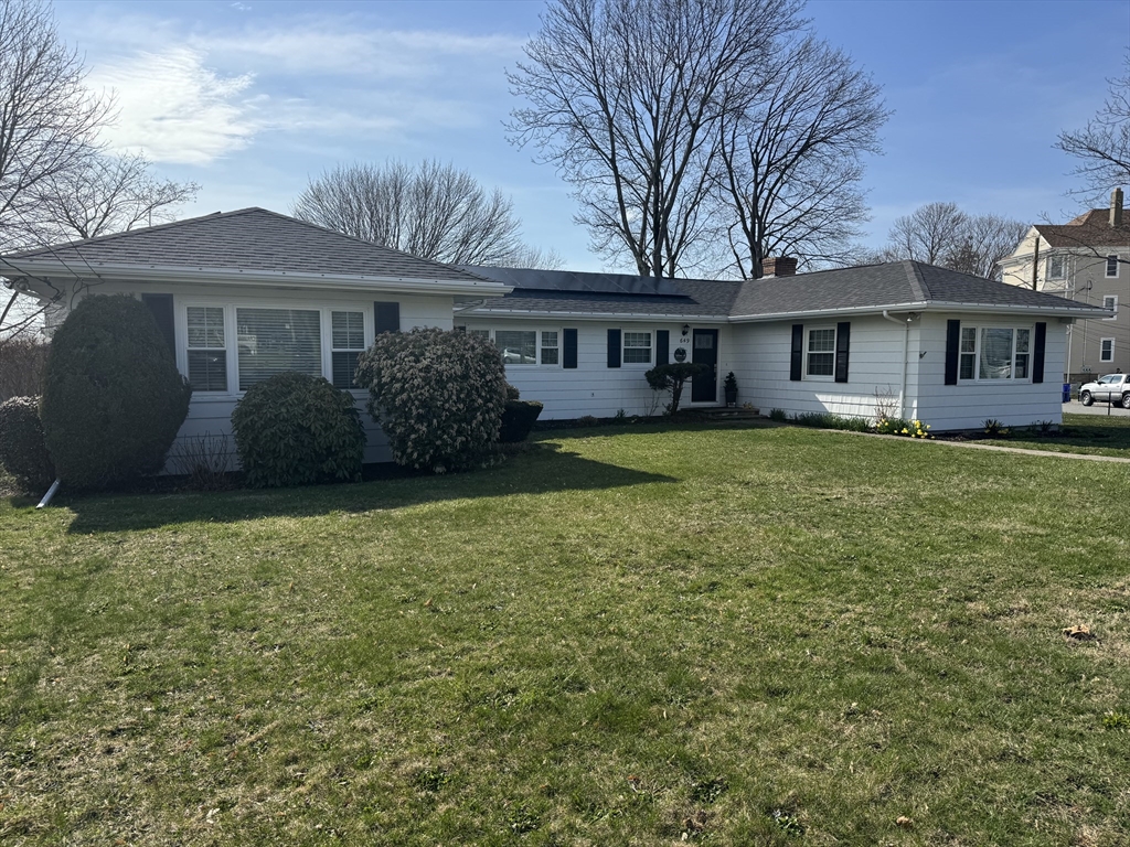 649 Stafford Rd, Fall River, Massachusetts, 3 Bedrooms Bedrooms, 7 Rooms Rooms,1.5 BathroomsBathrooms,Residential,For Sale,Stafford Rd,73496520