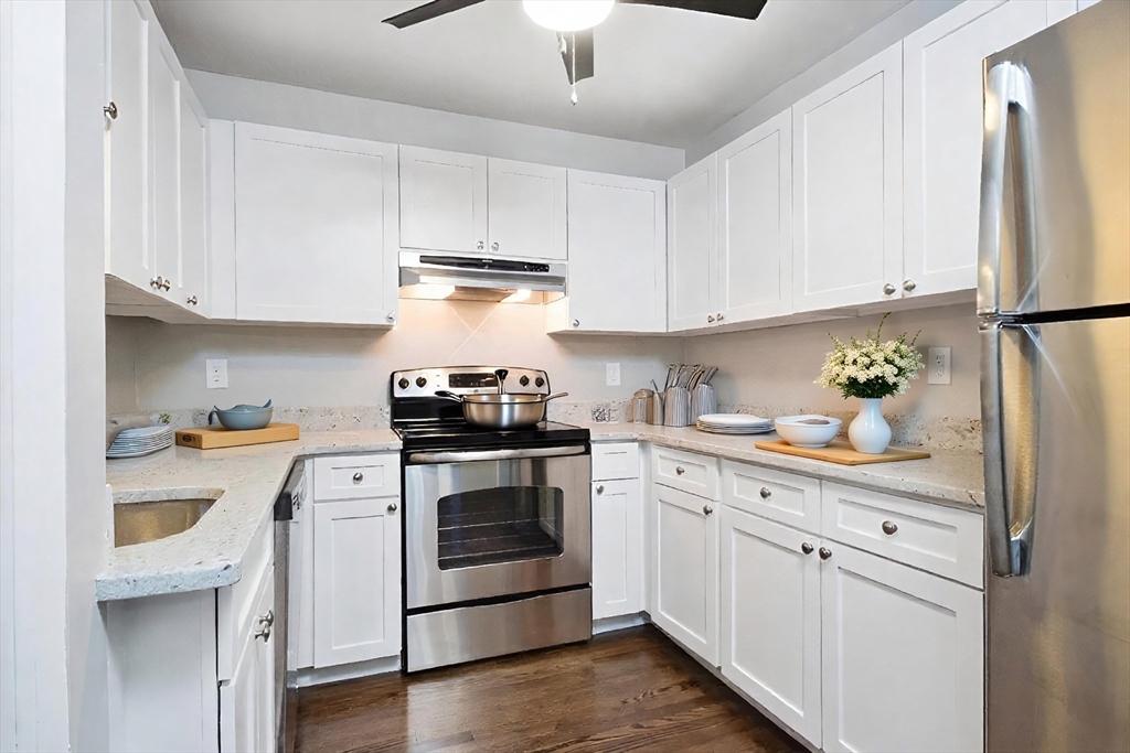 35 Webster St, Boston, Massachusetts, 2 Bedrooms Bedrooms, 5 Rooms Rooms,1 BathroomBathrooms,Residential Lease,For Rent,Webster St,73496542