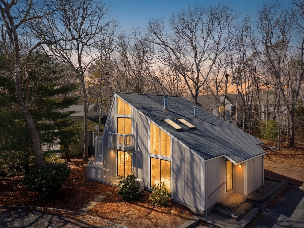 18 Sand Dollar Lane, Mashpee, Massachusetts, 3 Bedrooms Bedrooms, 9 Rooms Rooms,2.5 BathroomsBathrooms,Residential,For Sale,Sand Dollar Lane,73496637