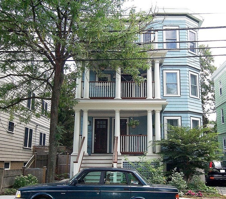 196 Walden St, Cambridge, Massachusetts, 2 Bedrooms Bedrooms, 6 Rooms Rooms,2 BathroomsBathrooms,Residential Lease,For Rent,Walden St,73496691