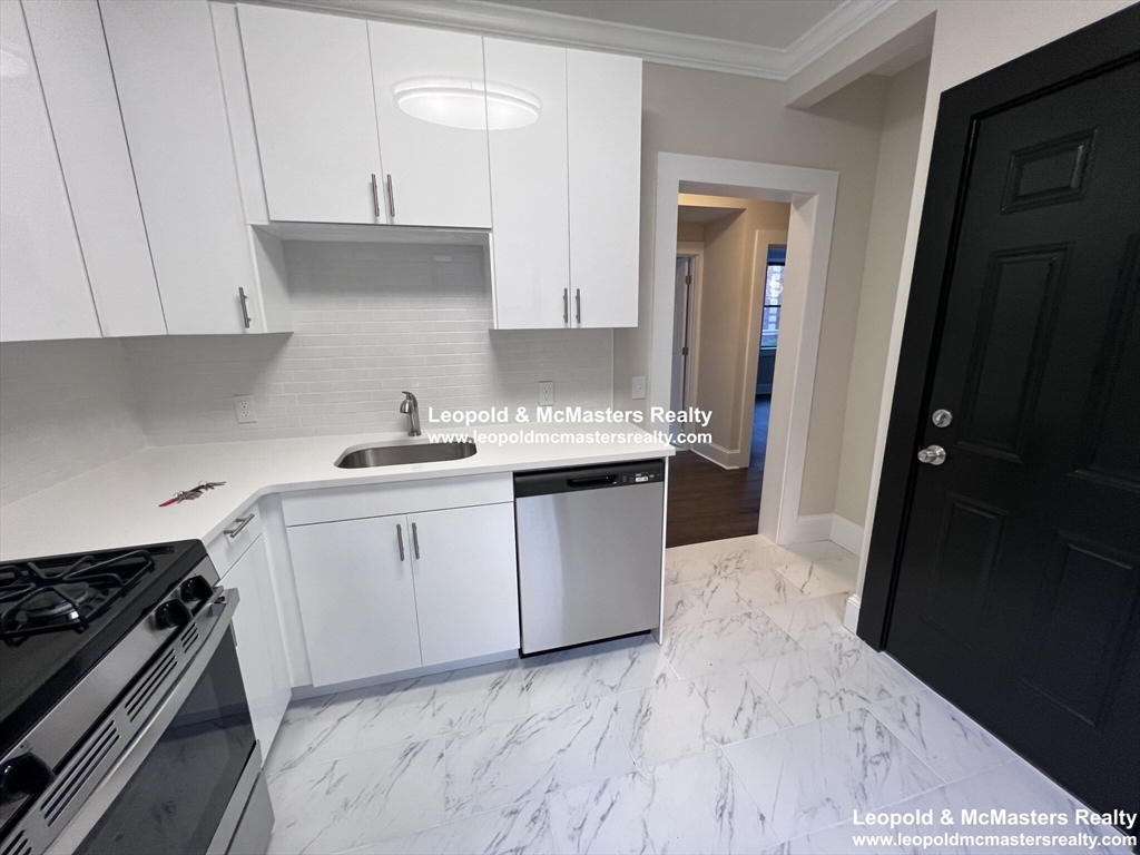 98 Longwood, Brookline, Massachusetts, 2 Bedrooms Bedrooms, 4 Rooms Rooms,1 BathroomBathrooms,Residential Lease,For Rent,Longwood,73496699