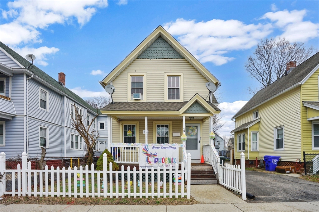 49 Andrew St, Springfield, Massachusetts, 3 Bedrooms Bedrooms, 6 Rooms Rooms,1 BathroomBathrooms,Residential,For Sale,Andrew St,73496439