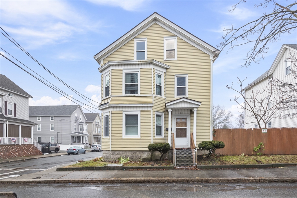 93 Warren Street, Fall River, Massachusetts, 3 Bedrooms Bedrooms, 5 Rooms Rooms,1 BathroomBathrooms,Residential Lease,For Rent,Warren Street,73496711