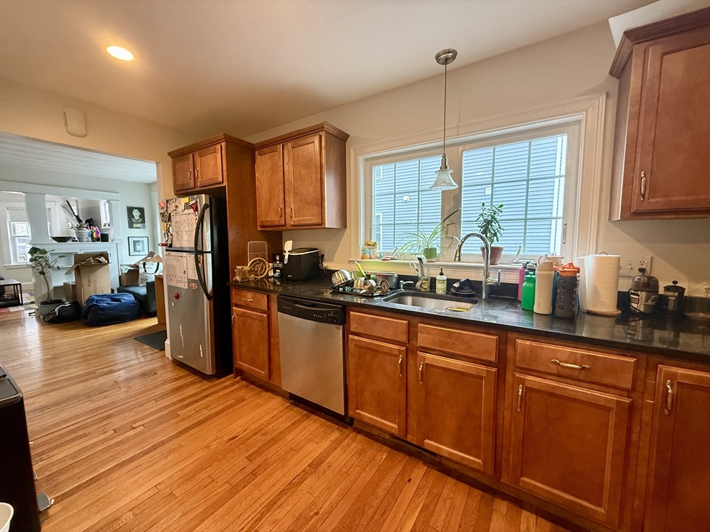 253 Brown St., Waltham, Massachusetts, 2 Bedrooms Bedrooms, 6 Rooms Rooms,1 BathroomBathrooms,Residential Lease,For Rent,Brown St.,73496562