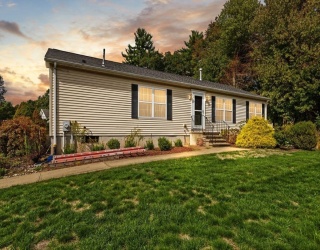 14 Mountain Ash Rd., East Bridgewater, Massachusetts, 2 Bedrooms Bedrooms, 6 Rooms Rooms,2 BathroomsBathrooms,Residential,For Sale,Mountain Ash Rd.,73496445