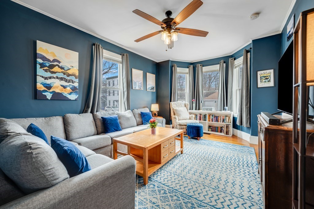 6 Pinedale Rd, Boston, Massachusetts, 2 Bedrooms Bedrooms, 5 Rooms Rooms,1 BathroomBathrooms,Residential,For Sale,Pinedale Rd,73496582