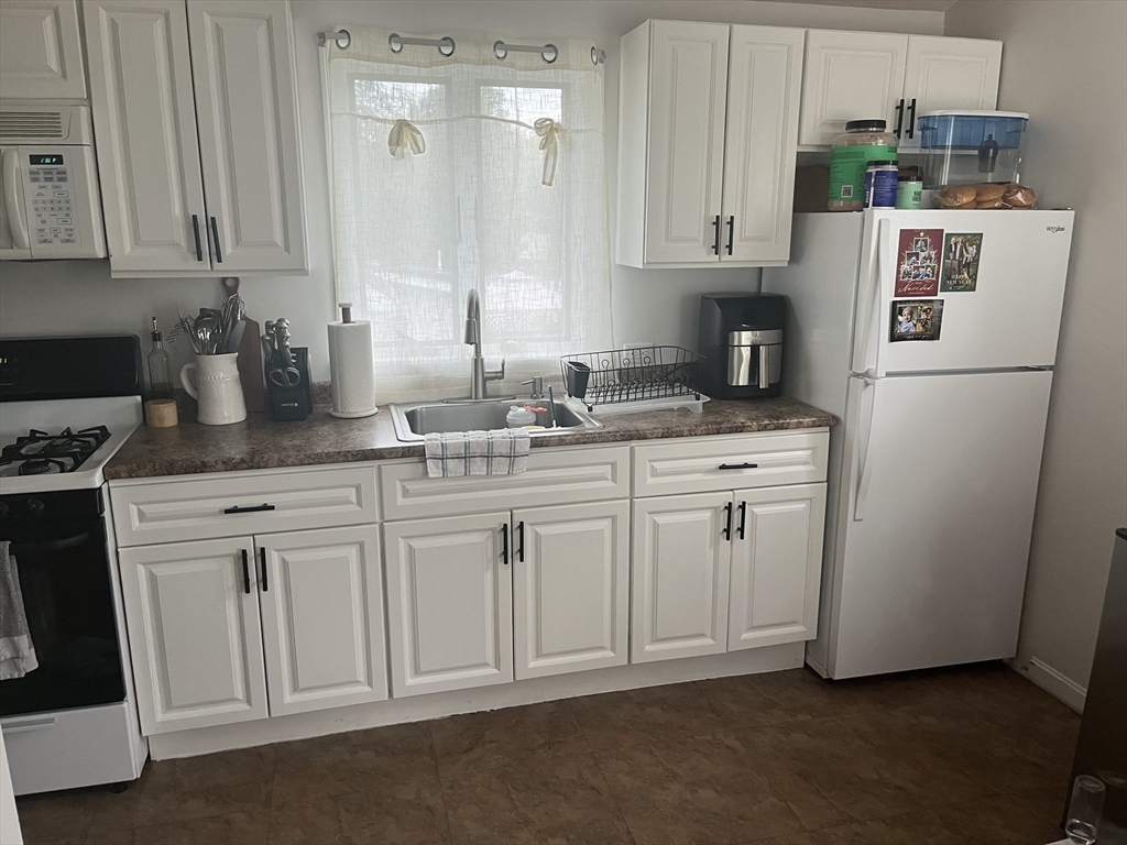 102 Summer St, Weymouth, Massachusetts, 2 Bedrooms Bedrooms, 4 Rooms Rooms,1 BathroomBathrooms,Residential Lease,For Rent,Summer St,73496585