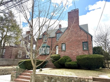 15 Glenburn Rd, Arlington, Massachusetts, 4 Bedrooms Bedrooms, 6 Rooms Rooms,1.5 BathroomsBathrooms,Residential Lease,For Rent,Glenburn Rd,73496605