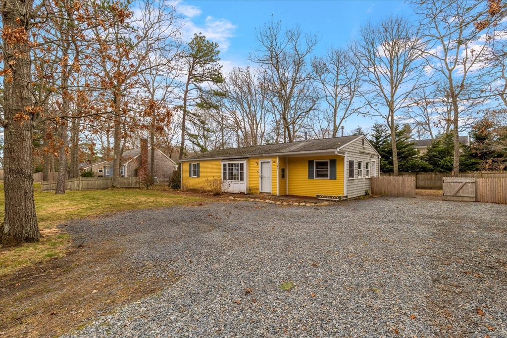 145 Quinaquisset Ave, Mashpee, Massachusetts, 3 Bedrooms Bedrooms, 5 Rooms Rooms,1 BathroomBathrooms,Residential,For Sale,Quinaquisset Ave,73496613