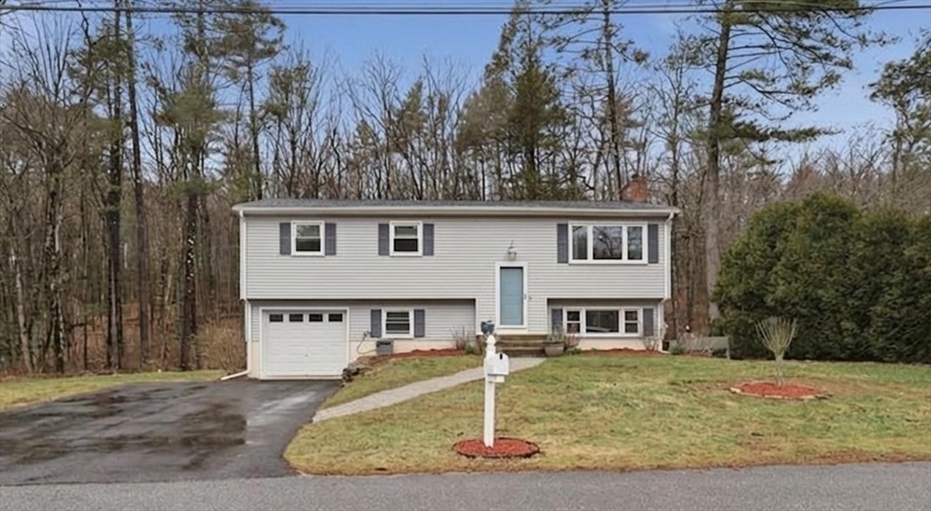 8 Stoneybrook Drive, Sturbridge, Massachusetts, 4 Bedrooms Bedrooms, 7 Rooms Rooms,2 BathroomsBathrooms,Residential,For Sale,Stoneybrook Drive,73496530