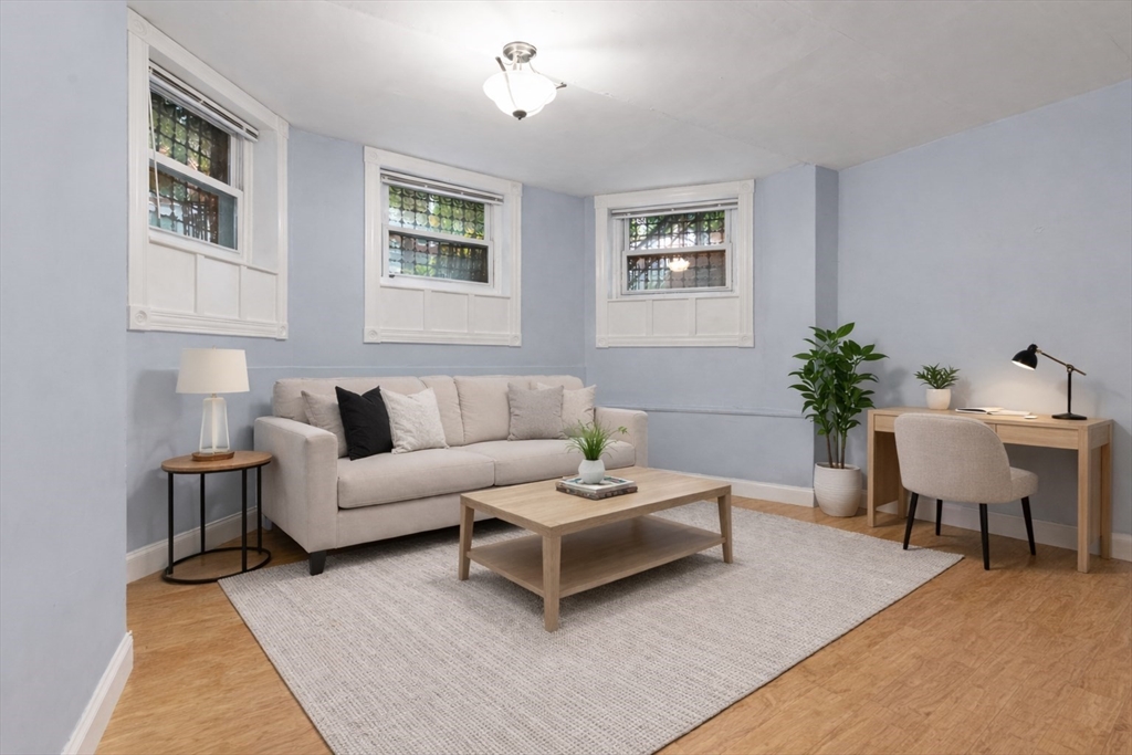 35 Bay State Road, Boston, Massachusetts, 1 Bedroom Bedrooms, 3 Rooms Rooms,1 BathroomBathrooms,Residential Lease,For Rent,Bay State Road,73496627