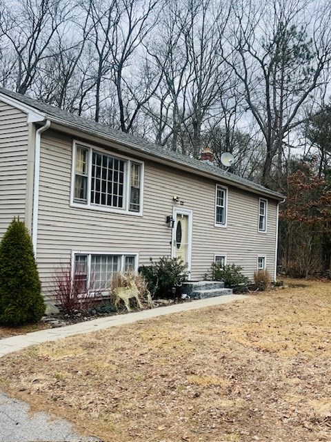 640 Oakhill Ave, Attleboro, Massachusetts, 3 Bedrooms Bedrooms, 7 Rooms Rooms,2 BathroomsBathrooms,Residential,For Sale,Oakhill Ave,73496666