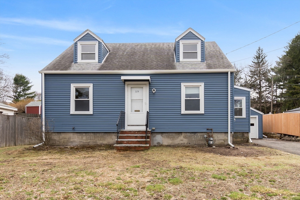 324 Lowel St, Peabody, Massachusetts, 4 Bedrooms Bedrooms, 6 Rooms Rooms,2 BathroomsBathrooms,Residential Lease,For Rent,Lowel St,73496721