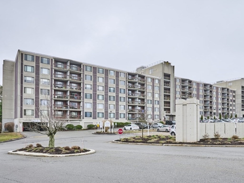 1500 Worcester Rd, Framingham, Massachusetts, 2 Bedrooms Bedrooms, 4 Rooms Rooms,3 BathroomsBathrooms,Residential,For Sale,Worcester Rd,73496726