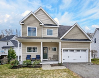 17 Stonebrook Ct, Southborough, Massachusetts, 2 Bedrooms Bedrooms, 7 Rooms Rooms,3.5 BathroomsBathrooms,Residential,For Sale,Stonebrook Ct,73496745