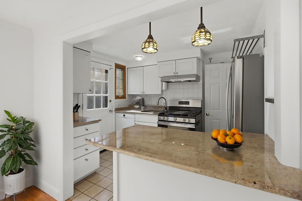 918 Belmont St, Watertown, Massachusetts, 2 Bedrooms Bedrooms, 5 Rooms Rooms,1.5 BathroomsBathrooms,Residential Lease,For Rent,Belmont St,73496763