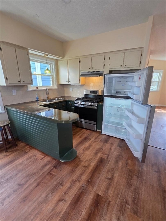 114 Hood, Fall River, Massachusetts, 3 Bedrooms Bedrooms, 6 Rooms Rooms,2 BathroomsBathrooms,Residential Lease,For Rent,Hood,73496759