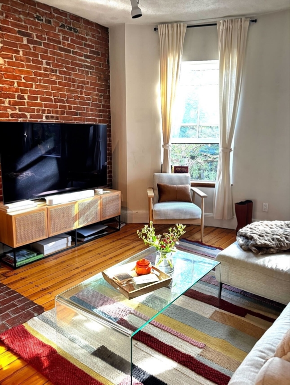 85 Worcester St, Boston, Massachusetts, 2 Bedrooms Bedrooms, 4 Rooms Rooms,1 BathroomBathrooms,Residential Lease,For Rent,Worcester St,73496790