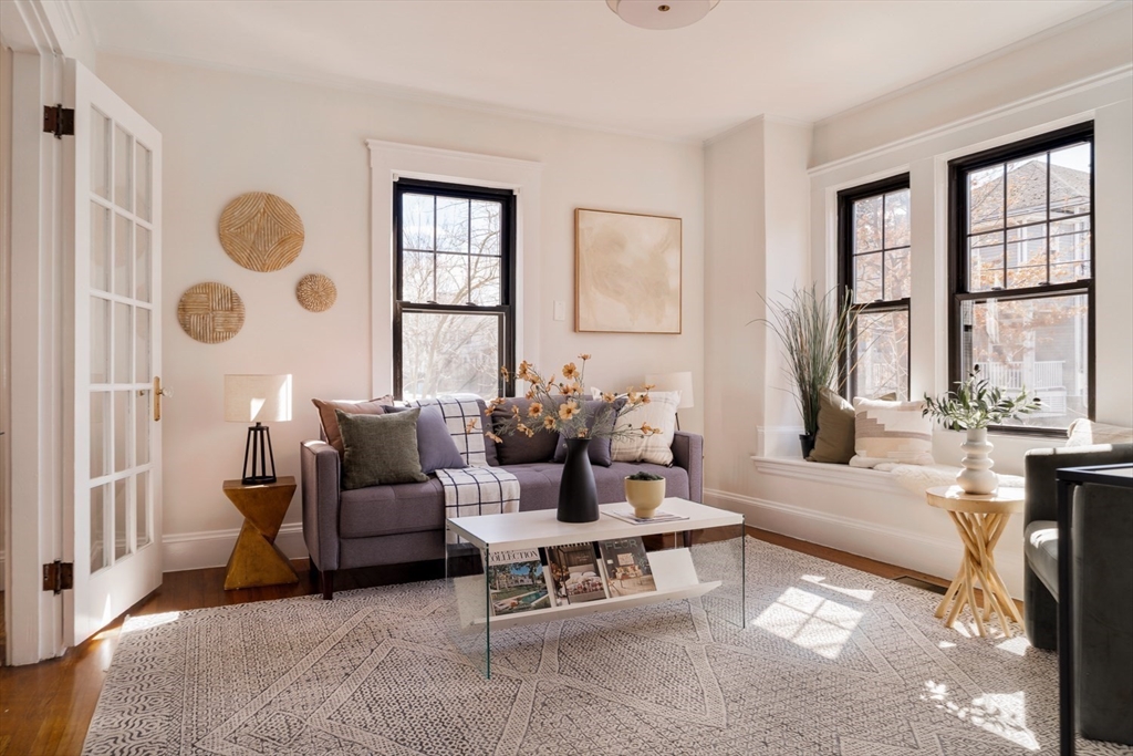 10 Washington Ave., Waltham, Massachusetts, 2 Bedrooms Bedrooms, 5 Rooms Rooms,1 BathroomBathrooms,Residential,For Sale,Washington Ave.,73496793