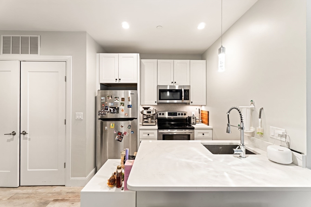 1457 Tremont Street, Boston, Massachusetts, 1 Bedroom Bedrooms, 3 Rooms Rooms,1 BathroomBathrooms,Residential Lease,For Rent,Tremont Street,73496796