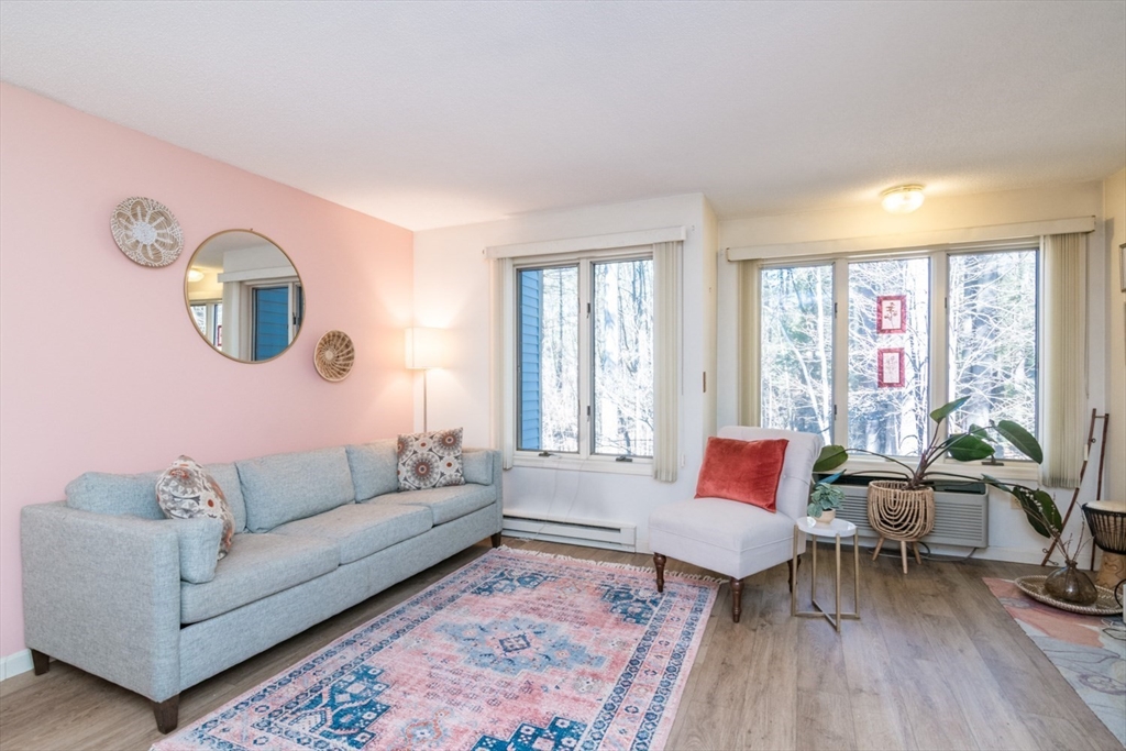 575 Bridge Rd, Northampton, Massachusetts, 2 Bedrooms Bedrooms, 4 Rooms Rooms,1.5 BathroomsBathrooms,Residential,For Sale,Bridge Rd,73496714