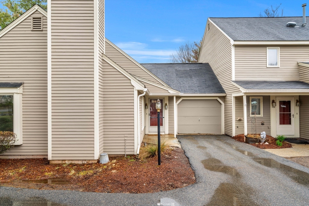 101 Brickett Hill Cir, Haverhill, Massachusetts, 2 Bedrooms Bedrooms, 6 Rooms Rooms,2.5 BathroomsBathrooms,Residential,For Sale,Brickett Hill Cir,73496806