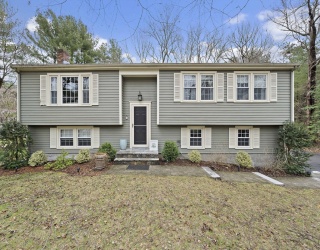 20 Trayer Rd., Canton, Massachusetts, 4 Bedrooms Bedrooms, 8 Rooms Rooms,3 BathroomsBathrooms,Residential Lease,For Rent,Trayer Rd.,73496805