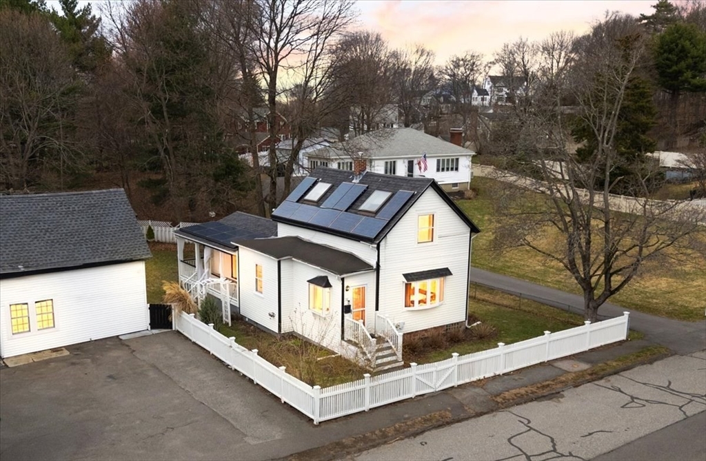 18 Sherman Pl, Woburn, Massachusetts, 3 Bedrooms Bedrooms, 6 Rooms Rooms,1.5 BathroomsBathrooms,Residential,For Sale,Sherman Pl,73496815