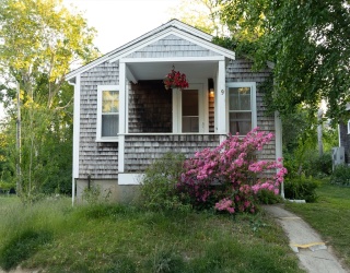 9 Cricket Ln, Falmouth, Massachusetts, 2 Bedrooms Bedrooms, 4 Rooms Rooms,1 BathroomBathrooms,Residential,For Sale,Cricket Ln,73496819