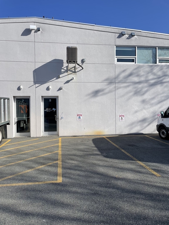 586 Pleasant, Watertown, Massachusetts, ,Commercial Lease,For Rent,Pleasant,73496822