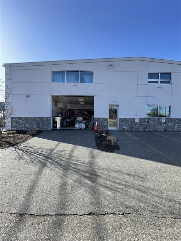 586 Pleasant, Watertown, Massachusetts, ,Commercial Lease,For Rent,Pleasant,73496823