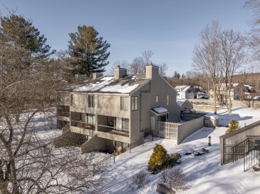 12 Mill Pond, North Andover, Massachusetts, 2 Bedrooms Bedrooms, 6 Rooms Rooms,2.5 BathroomsBathrooms,Residential,For Sale,Mill Pond,73474552