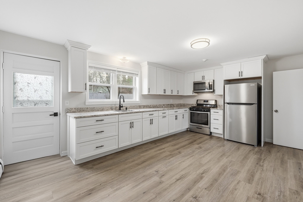 50 Frank St, Dracut, Massachusetts, 2 Bedrooms Bedrooms, 4 Rooms Rooms,1 BathroomBathrooms,Residential,For Sale,Frank St,73494214