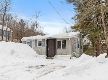 6 Henry Rd, Wales, Massachusetts, 2 Bedrooms Bedrooms, 4 Rooms Rooms,1 BathroomBathrooms,Residential,For Sale,Henry Rd,73481486