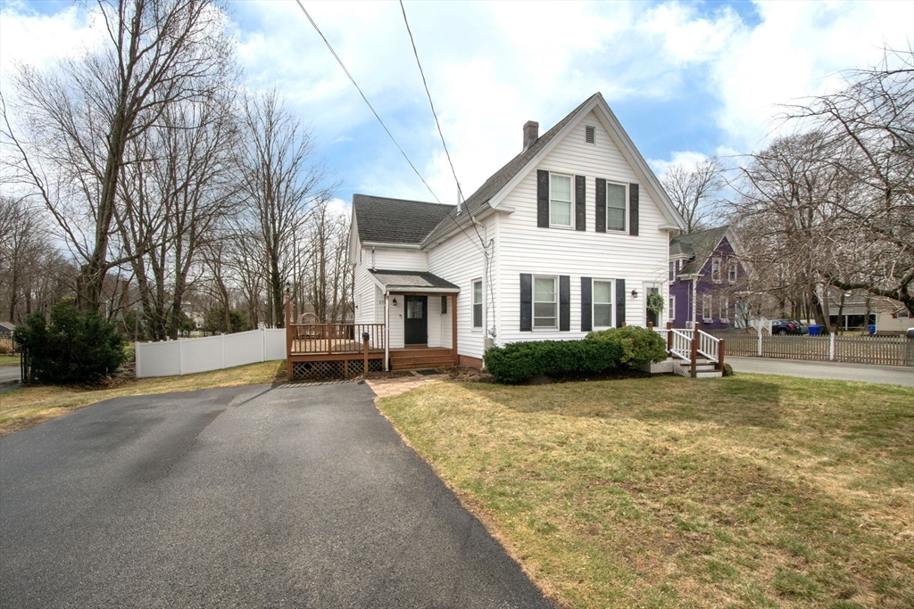 207 Vernon St, Rockland, Massachusetts, 2 Bedrooms Bedrooms, 6 Rooms Rooms,2 BathroomsBathrooms,Residential,For Sale,Vernon St,73489967