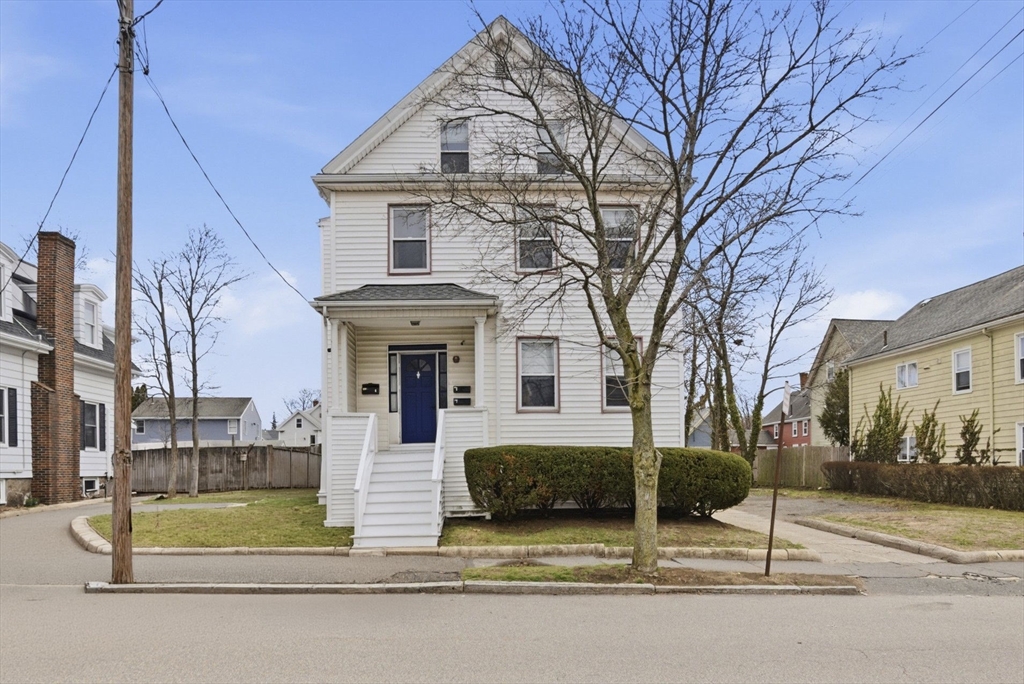 55 Pine St, Swampscott, Massachusetts, 2 Bedrooms Bedrooms, 6 Rooms Rooms,1 BathroomBathrooms,Residential Lease,For Rent,Pine St,73496865
