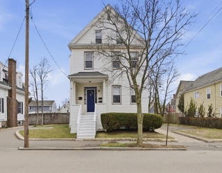 55 Pine St, Swampscott, Massachusetts, 2 Bedrooms Bedrooms, 6 Rooms Rooms,1 BathroomBathrooms,Residential Lease,For Rent,Pine St,73496865