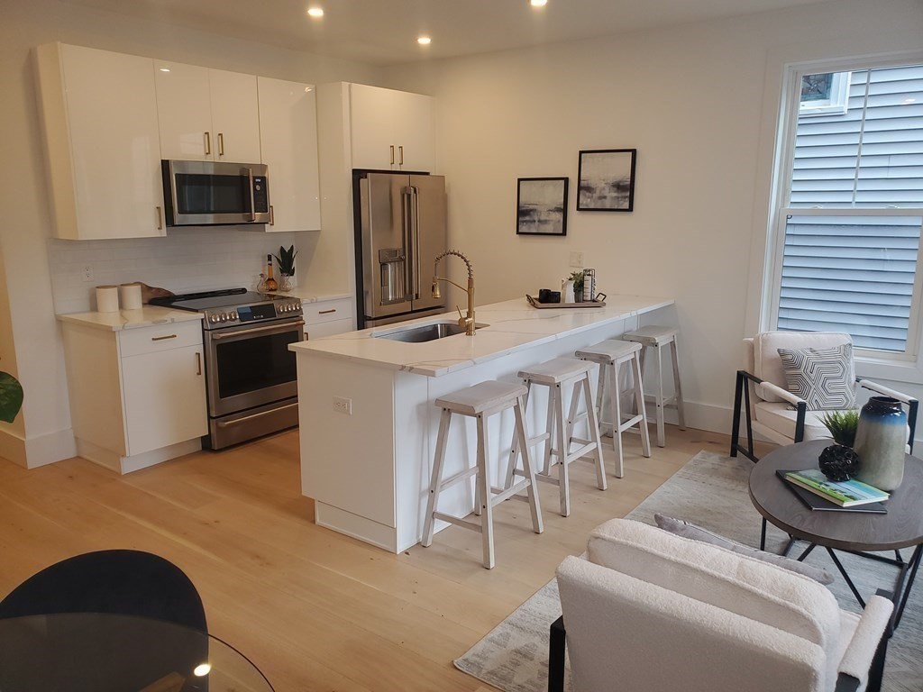 9 Greenmount Street, Boston, Massachusetts, 2 Bedrooms Bedrooms, 6 Rooms Rooms,2 BathroomsBathrooms,Residential Lease,For Rent,Greenmount Street,73496890