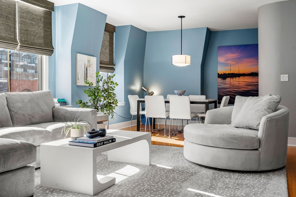 201 Newbury St, Boston, Massachusetts, 2 Bedrooms Bedrooms, 5 Rooms Rooms,2 BathroomsBathrooms,Residential Lease,For Rent,Newbury St,73496900