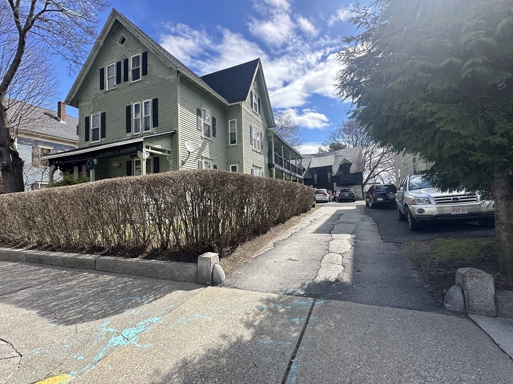 39 Woodland St, Worcester, Massachusetts, 11 Bedrooms Bedrooms, 20 Rooms Rooms,3 BathroomsBathrooms,Residential Income,For Sale,Woodland St,73496894