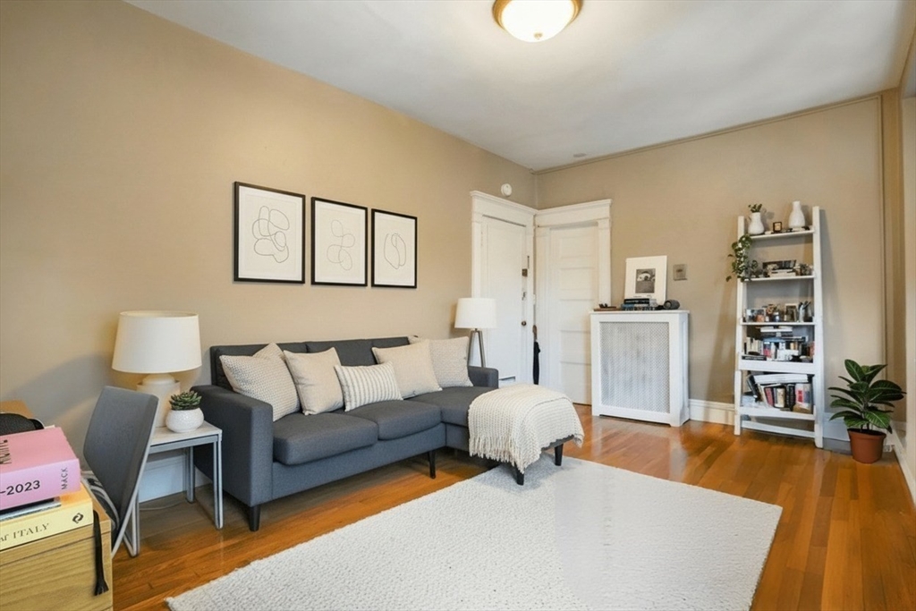 8 Garrison Street, Boston, Massachusetts, 1 Bedroom Bedrooms, 3 Rooms Rooms,1 BathroomBathrooms,Residential Lease,For Rent,Garrison Street,73496922