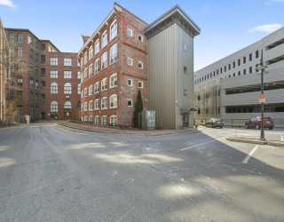 200 Market, Lowell, Massachusetts, 2 Bedrooms Bedrooms, 4 Rooms Rooms,1 BathroomBathrooms,Residential Lease,For Rent,Market,73496933