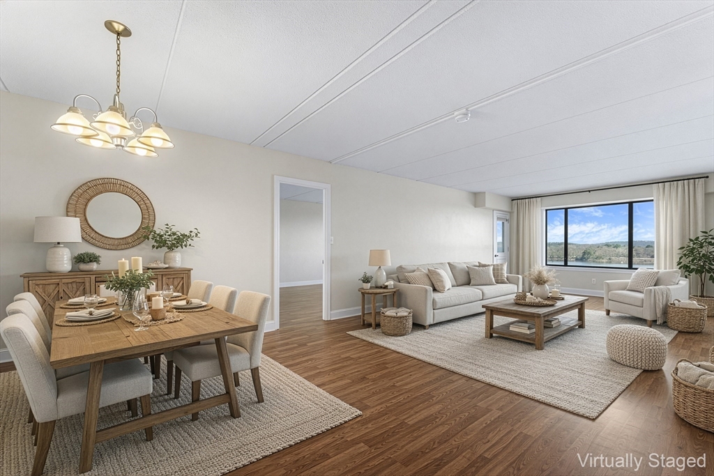 1500 Worcester Rd, Framingham, Massachusetts, 2 Bedrooms Bedrooms, 4 Rooms Rooms,2 BathroomsBathrooms,Residential,For Sale,Worcester Rd,73496940