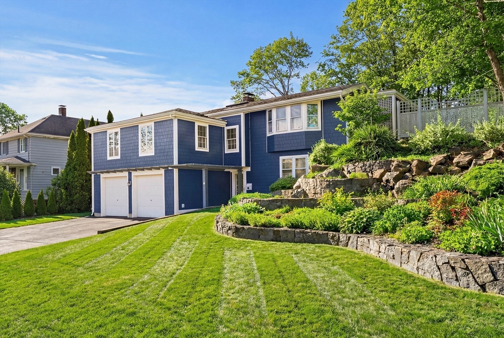 10 West Cottage Street, Marblehead, Massachusetts, 4 Bedrooms Bedrooms, 8 Rooms Rooms,2.5 BathroomsBathrooms,Residential,For Sale,West Cottage Street,73496971