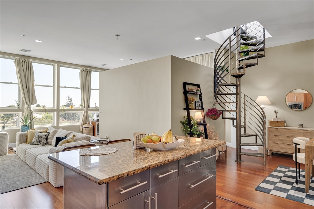 10 Ocean Ave, Revere, Massachusetts, 1 Bedroom Bedrooms, 3 Rooms Rooms,1 BathroomBathrooms,Residential,For Sale,Ocean Ave,73496986