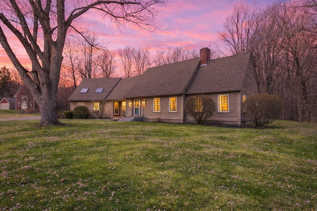 40 Pelham Dr, Fitchburg, Massachusetts, 3 Bedrooms Bedrooms, 8 Rooms Rooms,2.5 BathroomsBathrooms,Residential,For Sale,Pelham Dr,73496919