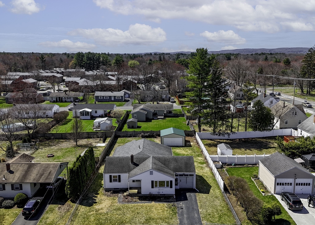 5 Helm St, South Hadley, Massachusetts, 3 Bedrooms Bedrooms, 7 Rooms Rooms,1 BathroomBathrooms,Residential,For Sale,Helm St,73496999