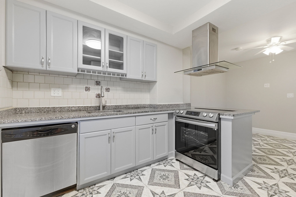 20 Bennett, Beverly, Massachusetts, 3 Bedrooms Bedrooms, 7 Rooms Rooms,1 BathroomBathrooms,Residential Lease,For Rent,Bennett,73497020