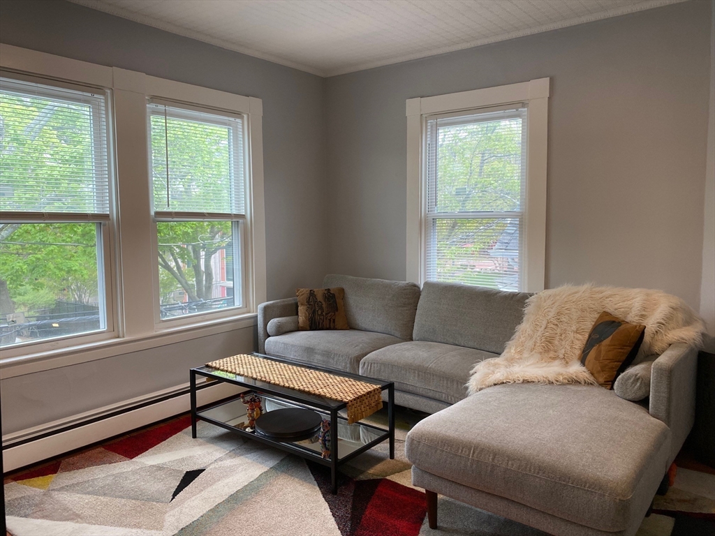 204 Banks, Cambridge, Massachusetts, 2 Bedrooms Bedrooms, 4 Rooms Rooms,1 BathroomBathrooms,Residential Lease,For Rent,Banks,73497030